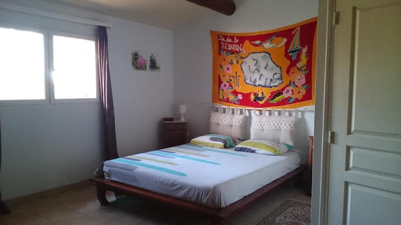 Mas Les Cigales Bed and Breakfast Roaix Εξωτερικό φωτογραφία