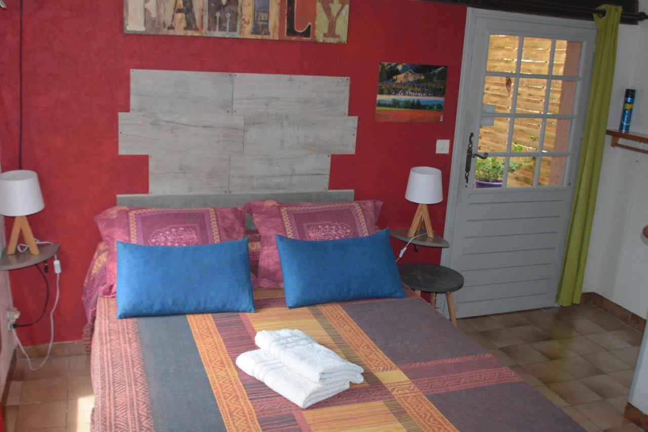 Mas Les Cigales Bed and Breakfast Roaix Εξωτερικό φωτογραφία