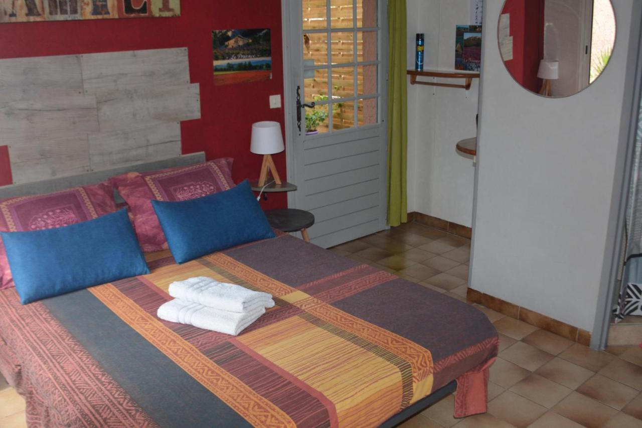 Mas Les Cigales Bed and Breakfast Roaix Εξωτερικό φωτογραφία